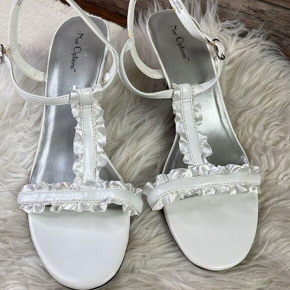 Nue Options Open Toe White Ruffled Strappy Heels, Size 7 1/2 - Picture 1 of 11